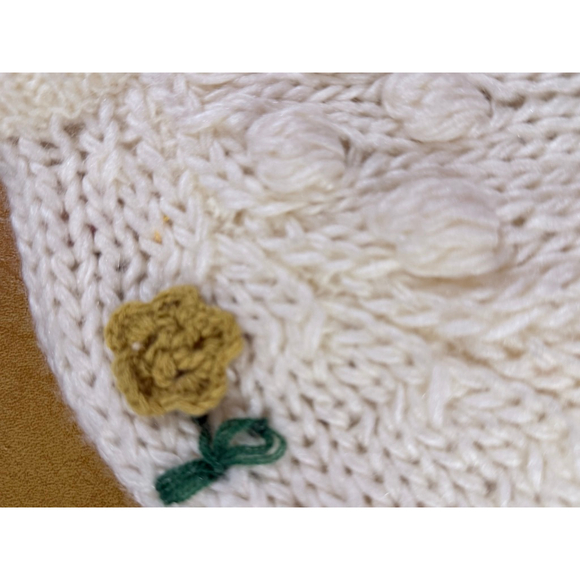 Vintage Carreau Cream Cable Knit Crew Neck Sweater with Floral Accents M - Picture 7 of 12